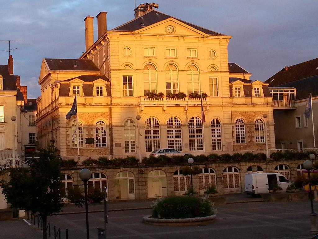 Hotel Au Lion D'Or Nogent-le-Rotrou Eksteriør billede