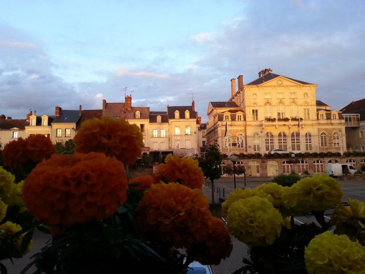 Hotel Au Lion D'Or Nogent-le-Rotrou Eksteriør billede